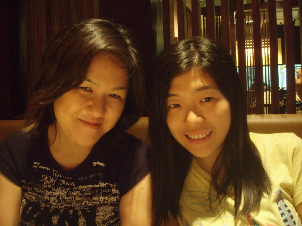 Gerardine&Yvonne I love this shot of both of em. :D 3