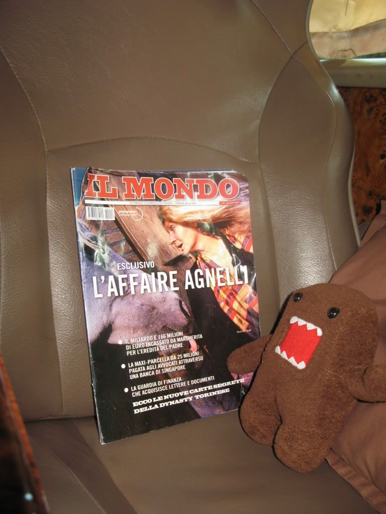 Domokun Il Mondo Gasp! Someone left Il Mondo on the bus for us!