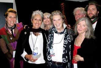Foto van Martha Wainwright, Joan Baez, Emmylou Harris, Kate McGarrigle en Anna McGarrigle, Bruce Cockburn en Rufus Wainwright.