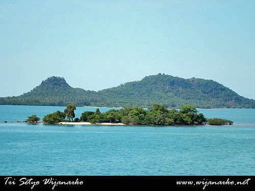 Menyeberangi Selat Sunda Menyeberangi Selat Sunda