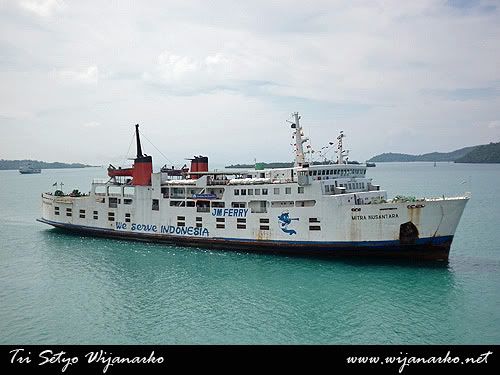 Menyeberangi Selat Sunda Menyeberangi Selat Sunda