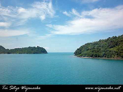 Menyeberangi Selat Sunda Menyeberangi Selat Sunda