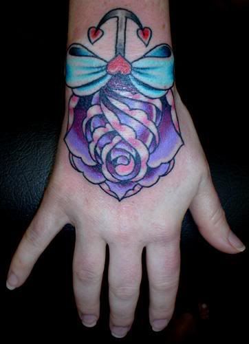 ik heb 8 tatoos en 7 piercings mijn tatoo's: [afbeelding]