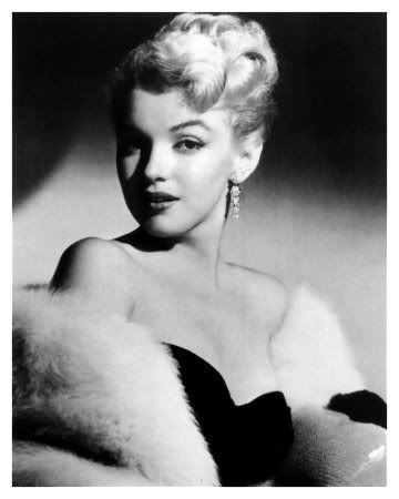 Marilyn-Monroe-oversized-postcard--.jpg