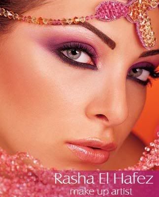     Makeup Brushes on Arabic Eyes Makeup