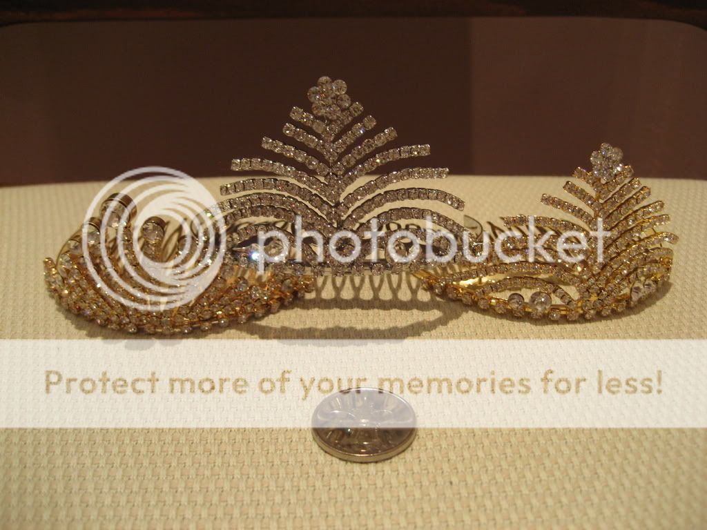 عندج مناسبة وبعدج تدورين على تاج او طوق