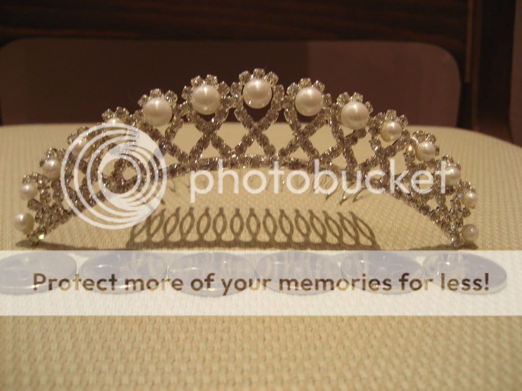 عندج مناسبة وبعدج تدورين على تاج او طوق