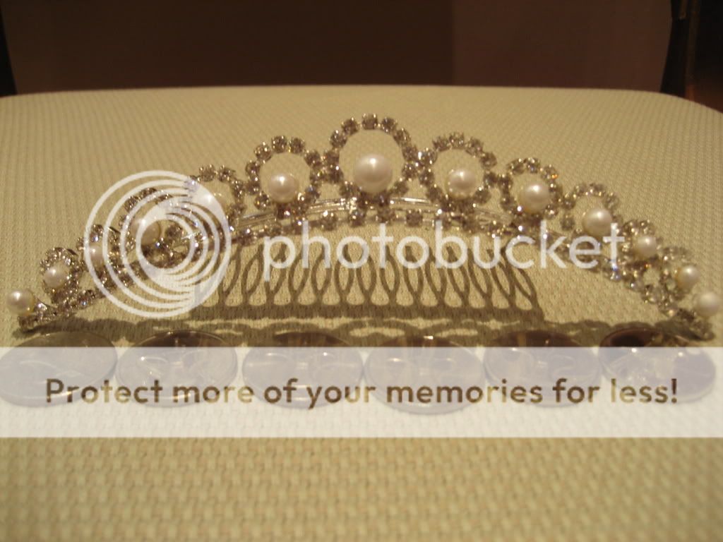 عندج مناسبة وبعدج تدورين على تاج او طوق