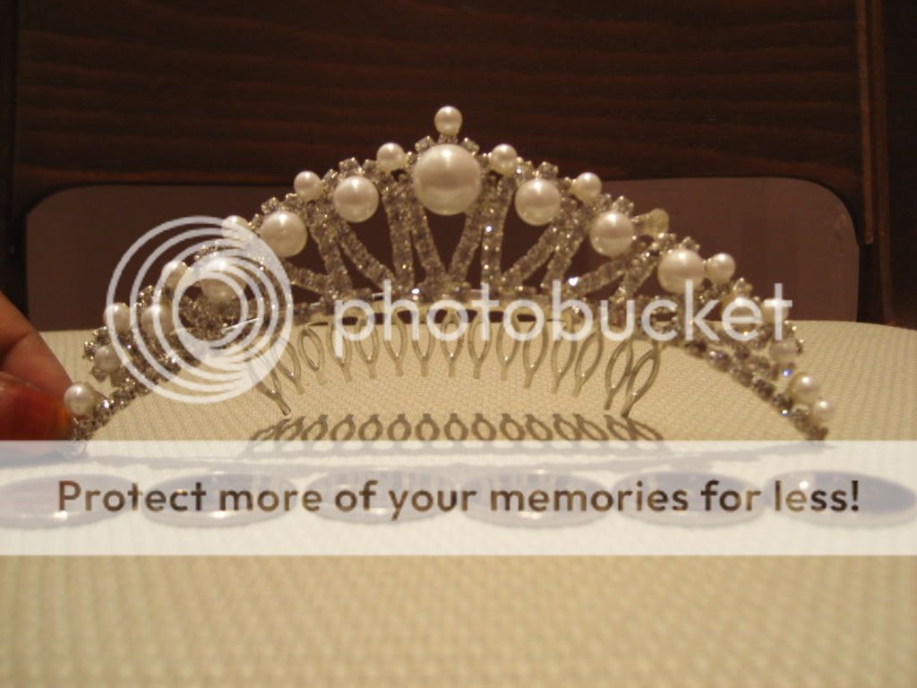 عندج مناسبة وبعدج تدورين على تاج او طوق