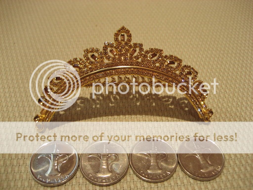 عندج مناسبة وبعدج تدورين على تاج او طوق